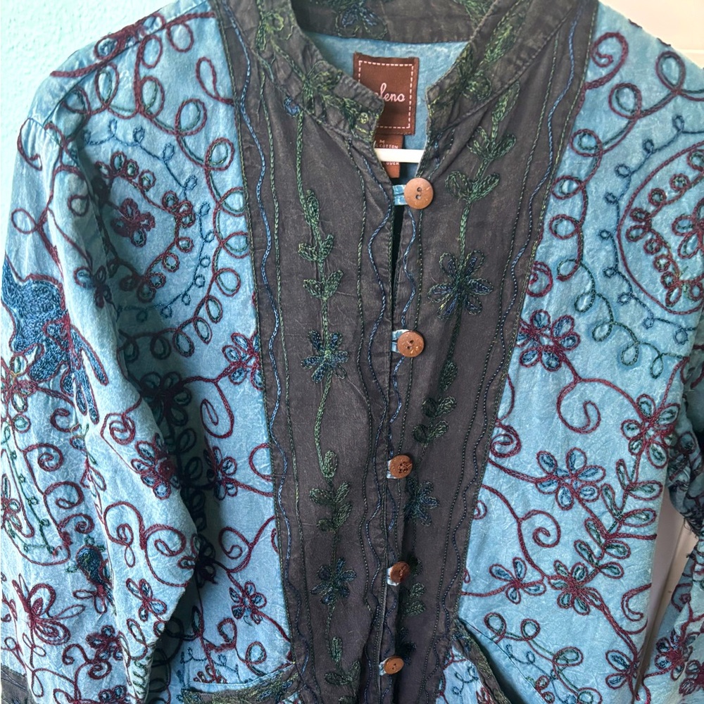 Galeno jacket
100% cotton and features intricate embroidery